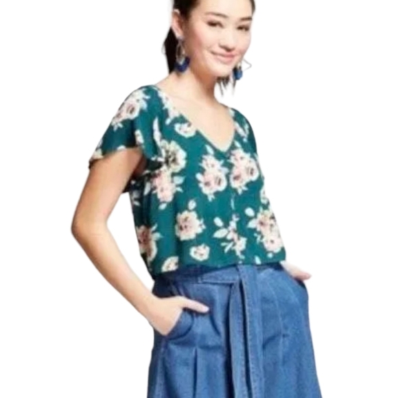 XHILARATION‎ Cropped Floral Bohemian Bell Sleeve Top - Picture 1 of 8